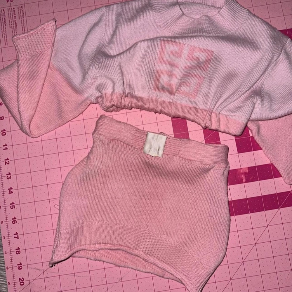 Pink Givenchy Sweater size8 - Picture 2 of 4